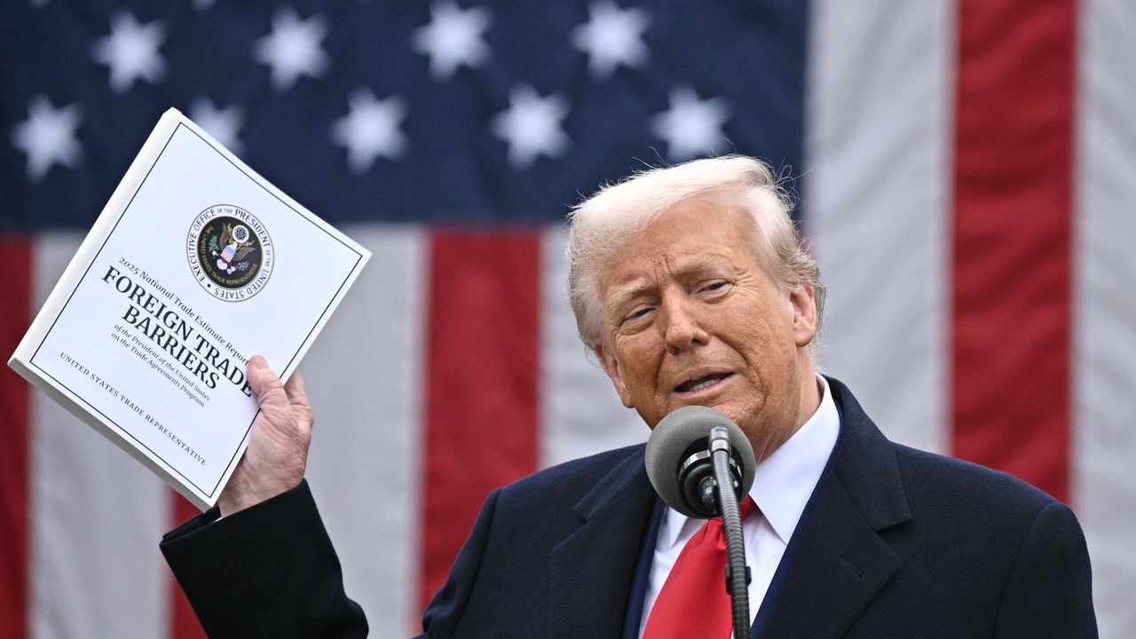 Trump dévoile son projet de taxe douanière mondiale de 10 %