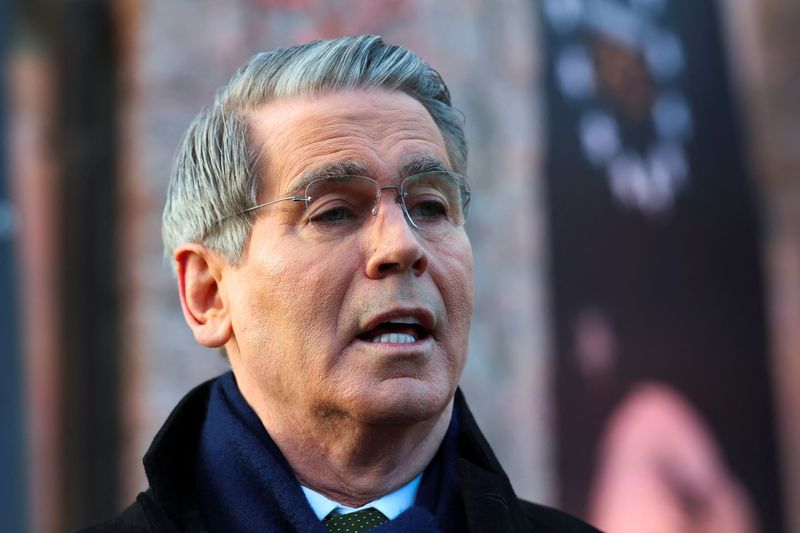 Powell Should Avoid Supreme Court Hearing on Cook Case, Bessent Argues