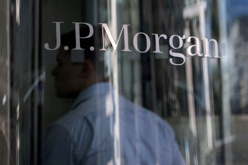 JPMorgan Chase earnings top estimates amid trading unit strength