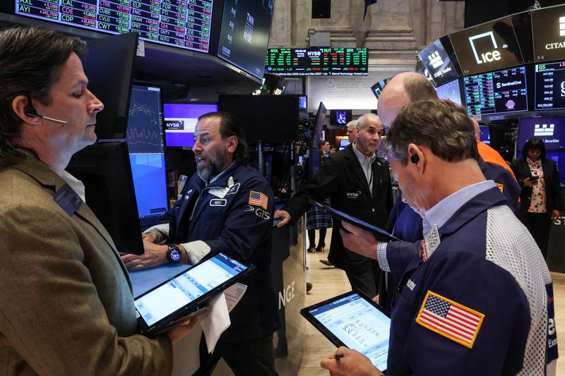 U.S. Stock Futures Flat as Investors Await Pivotal Fed Meeting and Earnings