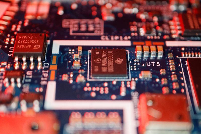 Microchip shares rise after preannouncement as recovery gains momentum