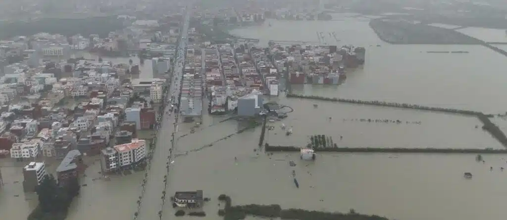 Live: Assessing the Impact and Recovery Efforts in Flood-Hit Ksar El Kébir